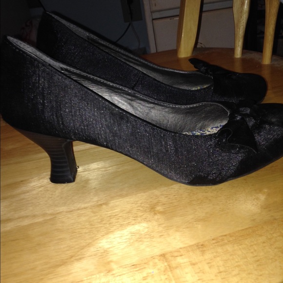 Mudd Black 2 inch heels, worn 4 times. - Picture 3 of 3