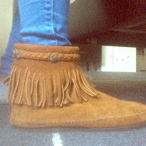 Minnetonka Back Zip Anklet Boot