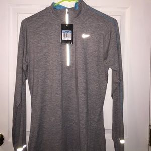 Nike Women's Medium Quart zip