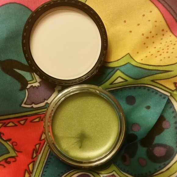 MaryKay (MEADOW GRASS ) CREAM EYE COLOR