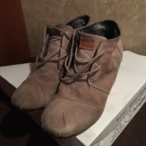 TOMS wedges