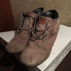 TOMS wedges