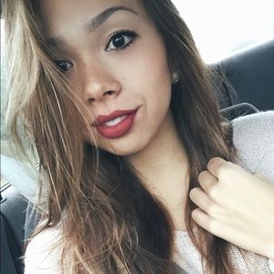 Meet your Posher, Elissa
