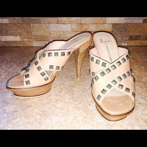 Lisa for Donald J Pliner platform shoes. 8.5M