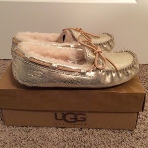 Uggs gold metallic Dakota slippers size 7 new