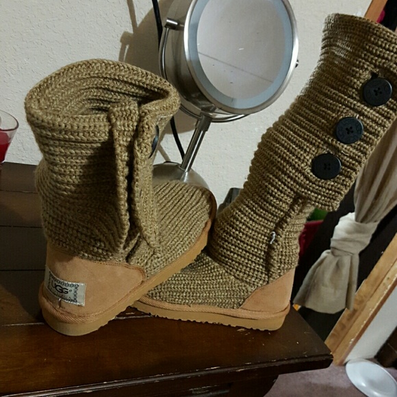 UggS