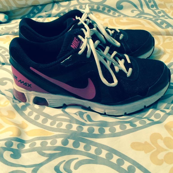 Nike sneakers pink and black