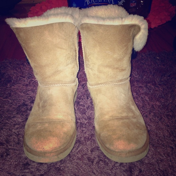 Ugg Bailey button