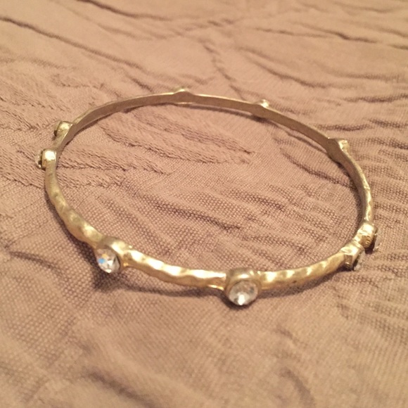 Gold hammered bracelet with diamonds