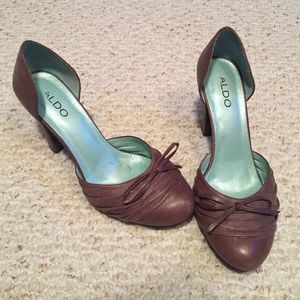 Medium height closed toe heels