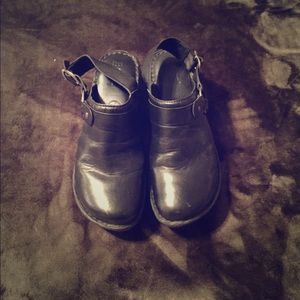 Born brand clogs