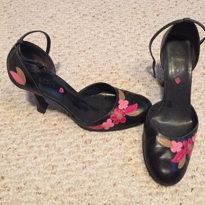 Closed toe heels