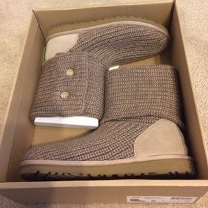‼️SOLD on Merc‼️ Ugg Cardy Beige Sz 5 Kids/7 Women