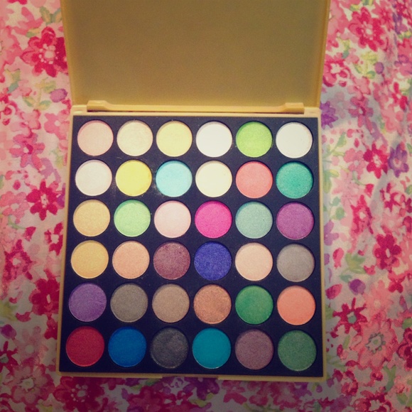 Eyeshadow palette brand new