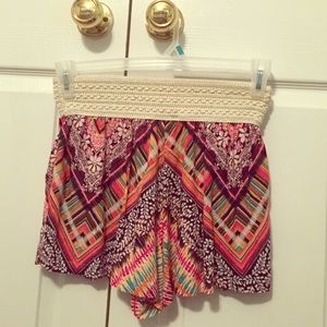 Patterned flowy shorts