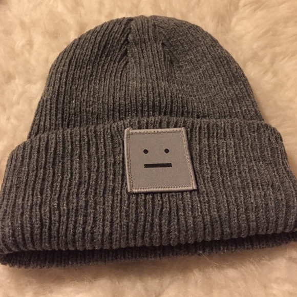 ✂️✂️Bundle soft beanie Pom Pom hat!😀🎁🎉❤️💋 - Picture 2 of 3