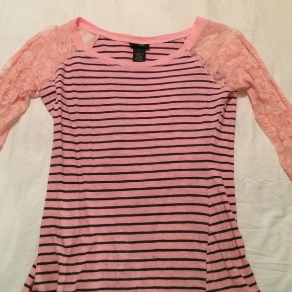 Black and pink striped tee with lace sleeves