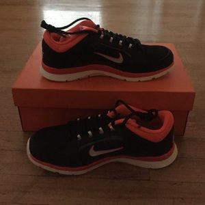 New Women's Nike Flex Trainer 4