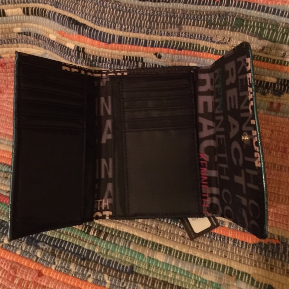 Teal Kenneth Cole Reaction wallet - Picture 3 of 3
