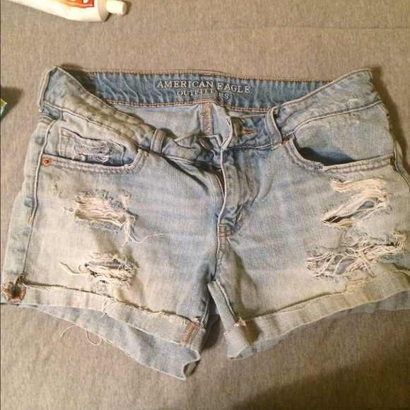 Distressed light wash shorts