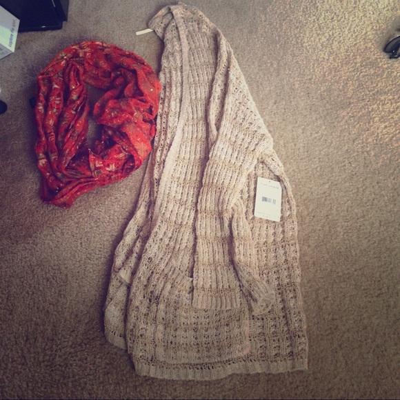 Sold!!! Free people beige sweater long sleeve sz m