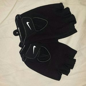 NWOT Womens Nike training workout gloves