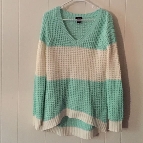 Size L Rue21 Knit Sweater.
