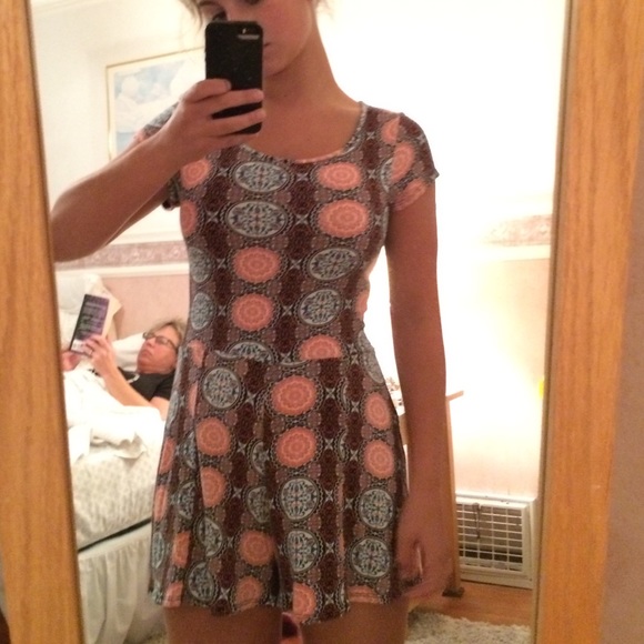 Black white and pink romper - Picture 4 of 4