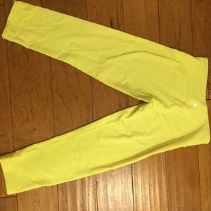 Lulu lemon size 6