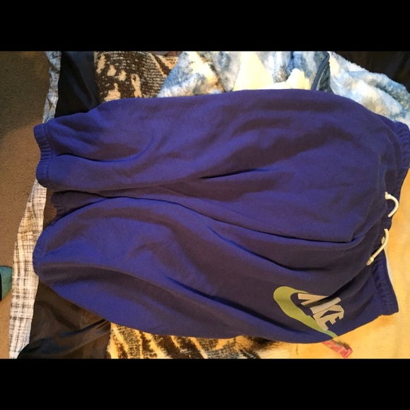 Nike - Picture 2 of 2