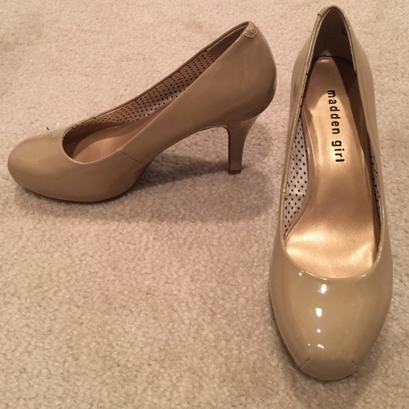 Madden girl Nude color platform pumps