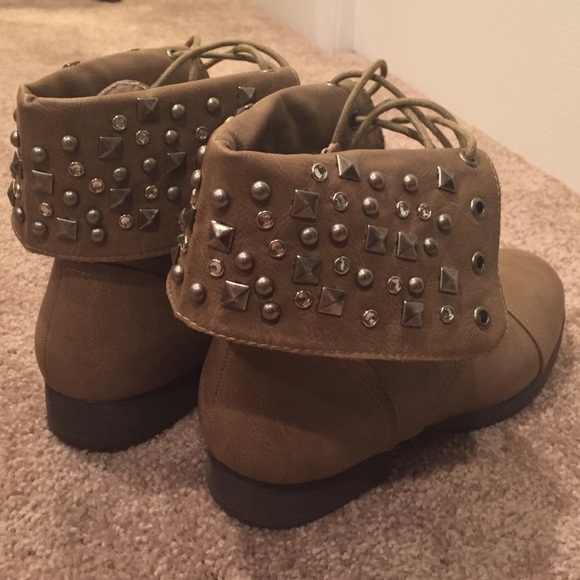 Pink & Pepper 8.5 Studded Booties - Picture 2 of 3