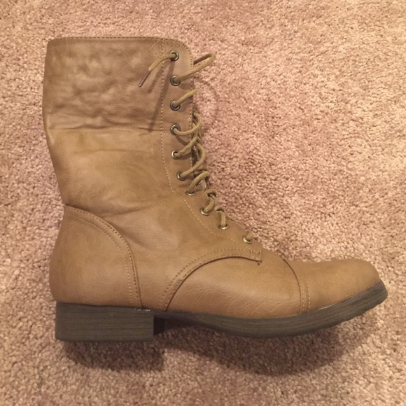 Pink & Pepper 8.5 Studded Booties - Picture 3 of 3