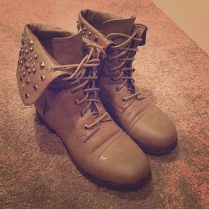 Pink & Pepper 8.5 Studded Booties