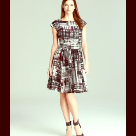 Vince Camuto Dresses & Skirts - 🍂 Vince Camuto Black Plaid Flare Dress 🍂