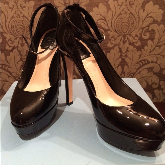 Dior paten leather pump.  New - no original box.