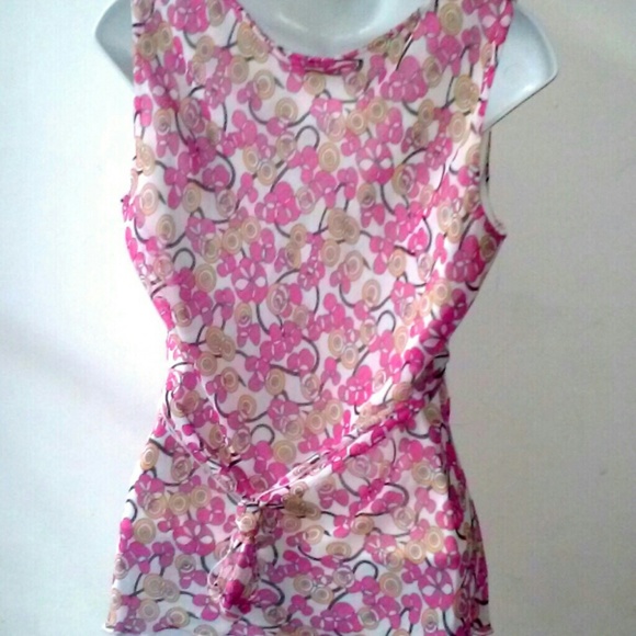B. Moss Pink Floral sleeveless top - Picture 2 of 4