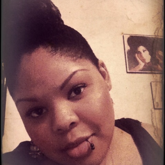 Hey girl!! Make me an offer😉 - Picture 3 of 4