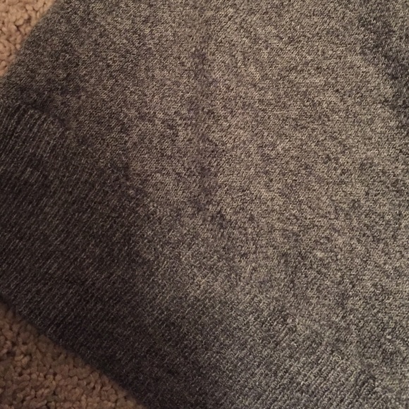 🚫SOLD Gray sweater - Picture 3 of 3