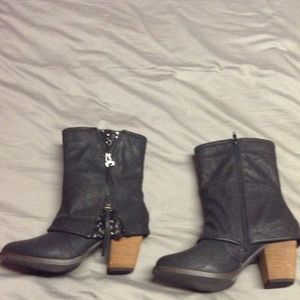 Black heeled booties