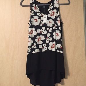 NWT really cute floral top