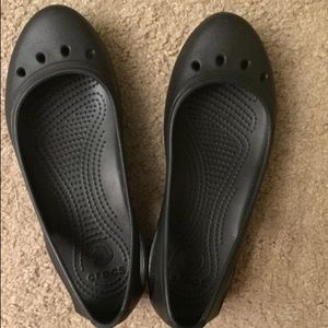 Size 7 CROC flats. Only worn once!