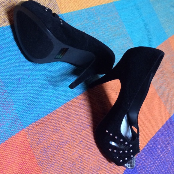 New black heels - Picture 3 of 4