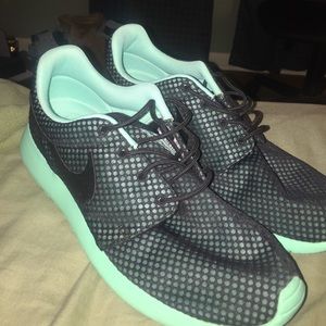 Brand new Nike Roshe Run Brand new Nike Roshe Run