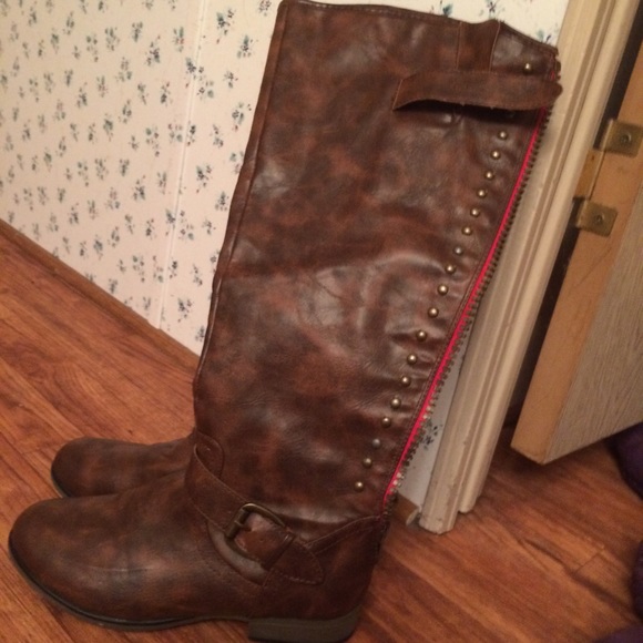 Leather riding boots