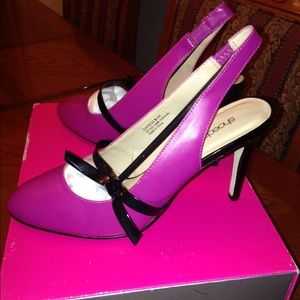 🎉REDUCED🎉Fuschia with Black trim Slingback Shoes