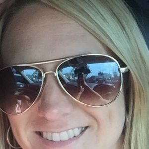 Meet your Posher, Abbey