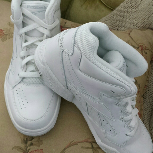 😍SOLD😍Reebok White Athletic Shoes❤SOLD❤ - Picture 1 of 2
