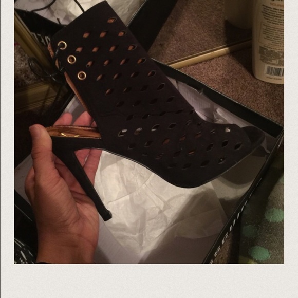 Black lace up heel - Picture 4 of 4