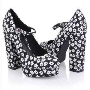 ⚫️ Mary Jane Posy Platform Pumps ⚪️